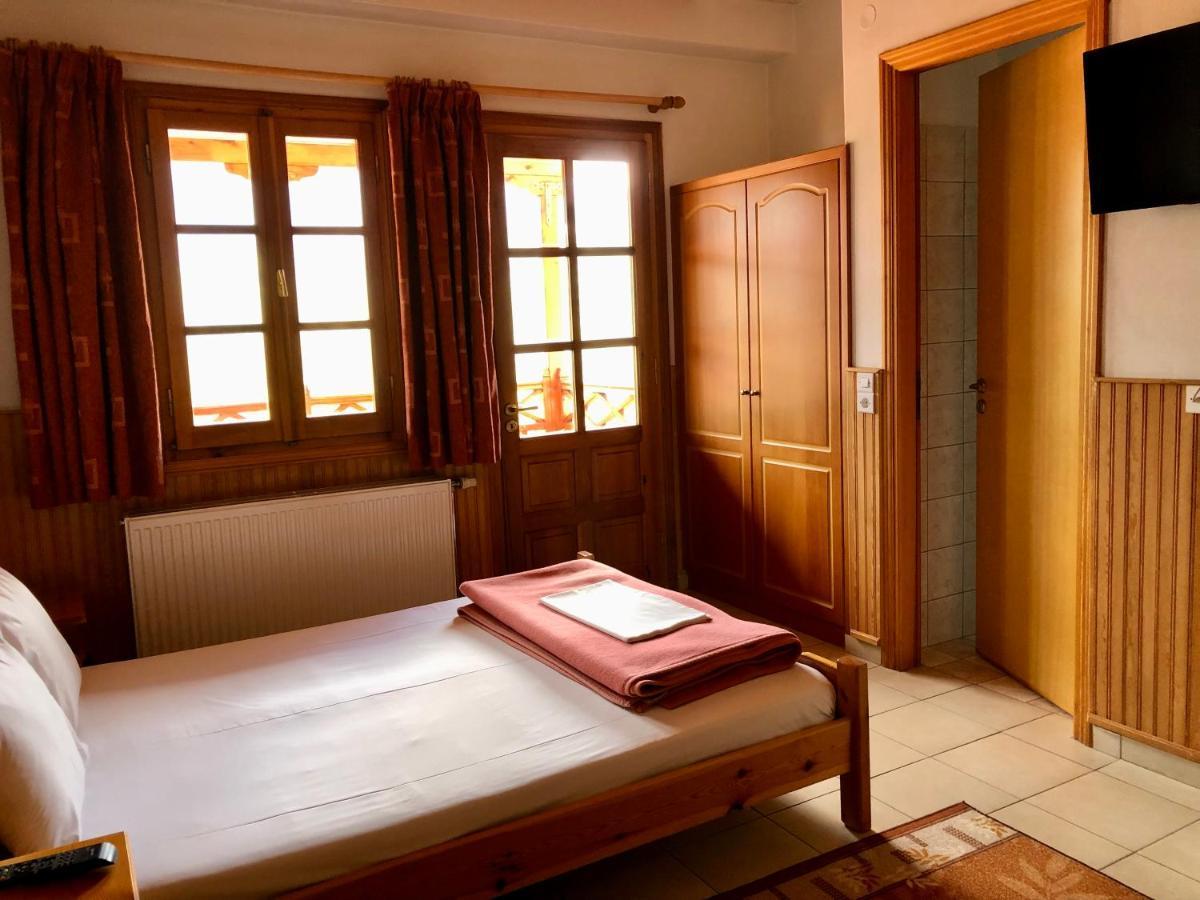 Apostolos Hotel Мецовон Экстерьер фото